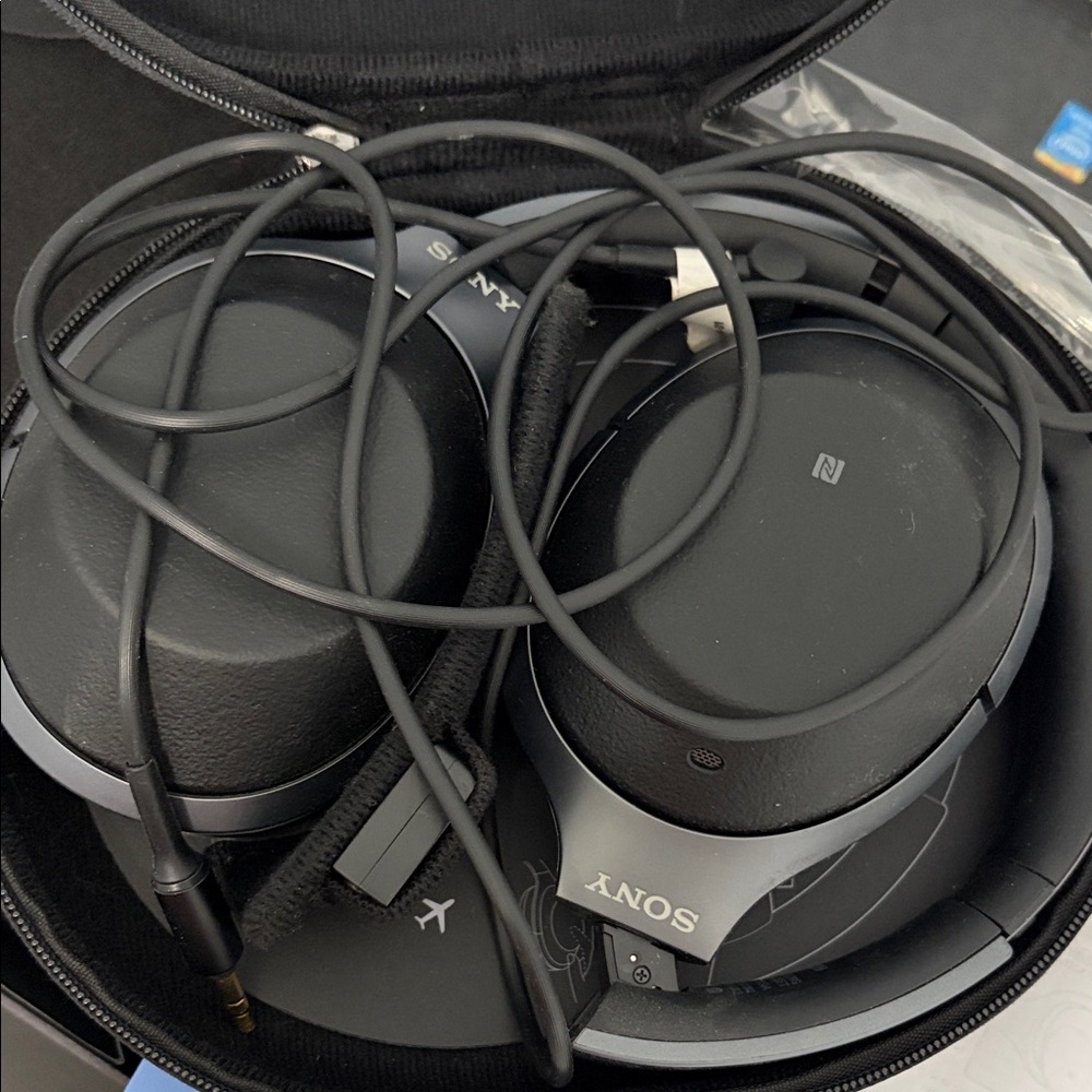 Sony Black Device HEADSET/HEADPHONES with White Logo